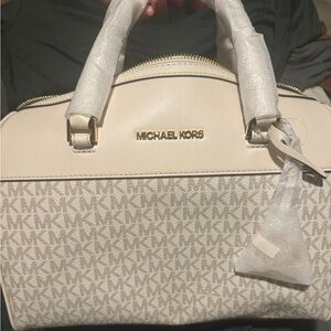 Michael kors medium duffle cream
